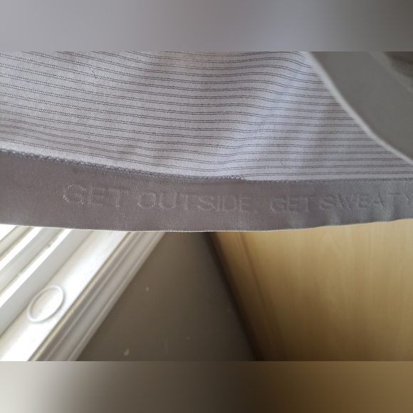 Lululemon Men's Gray Long Sleeve Training Shirt Medium - Picture 4 of 10